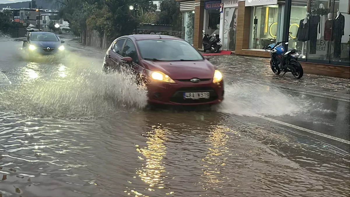 Bodrum’da Kuvvetli Sağanak Hayatı Olumsuz Etkiledi